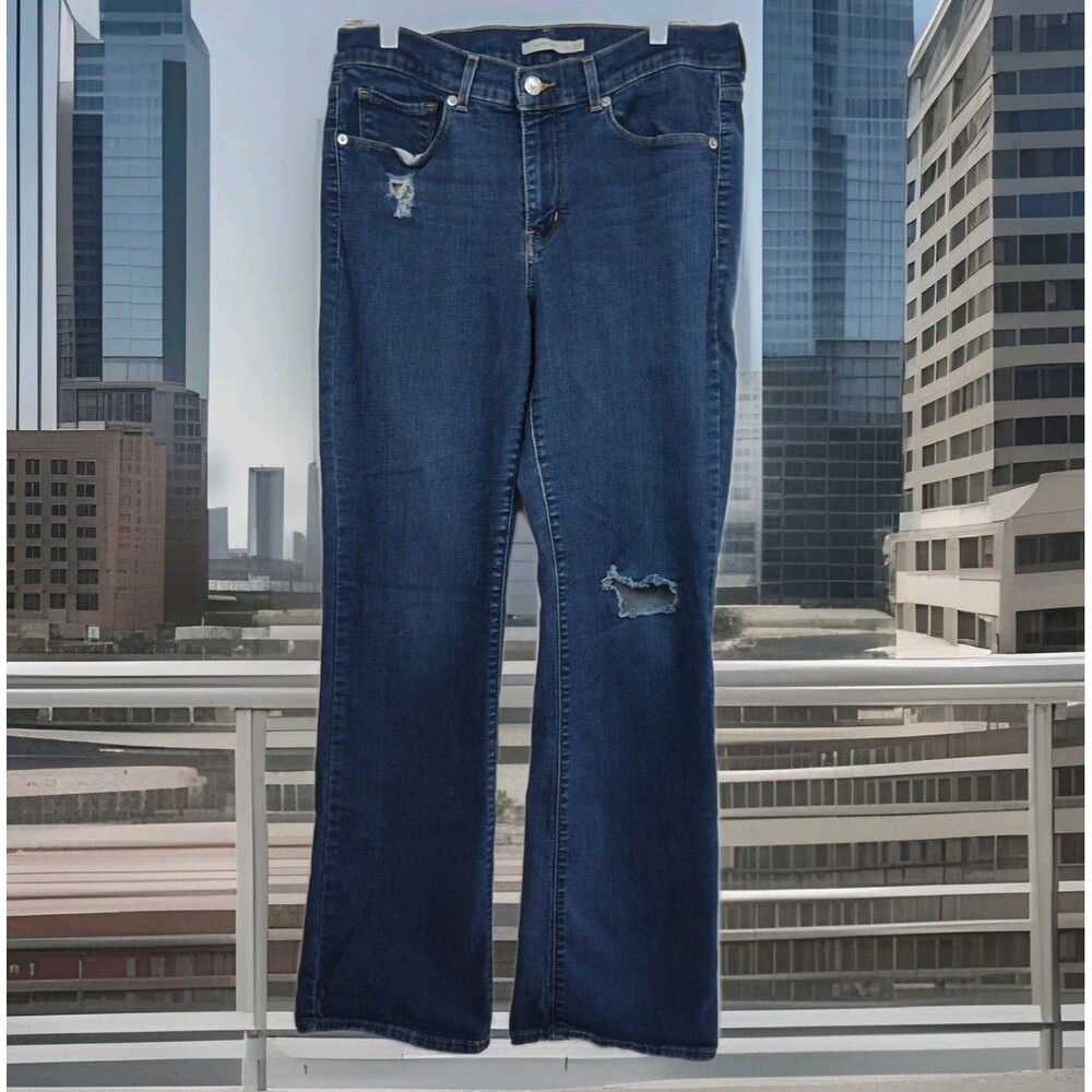 Levi's Classic Boot distressed women's jeans, size 10 30 x 32,‎ medium wash blue